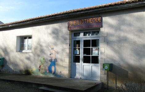 Devanture de la bibliothèque de Saint Georges du Bois