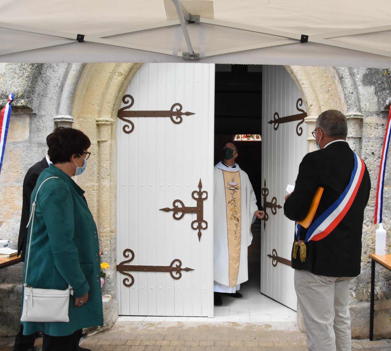 Inauguration du maire de la restauration de l'église de Saint Georges du Bois