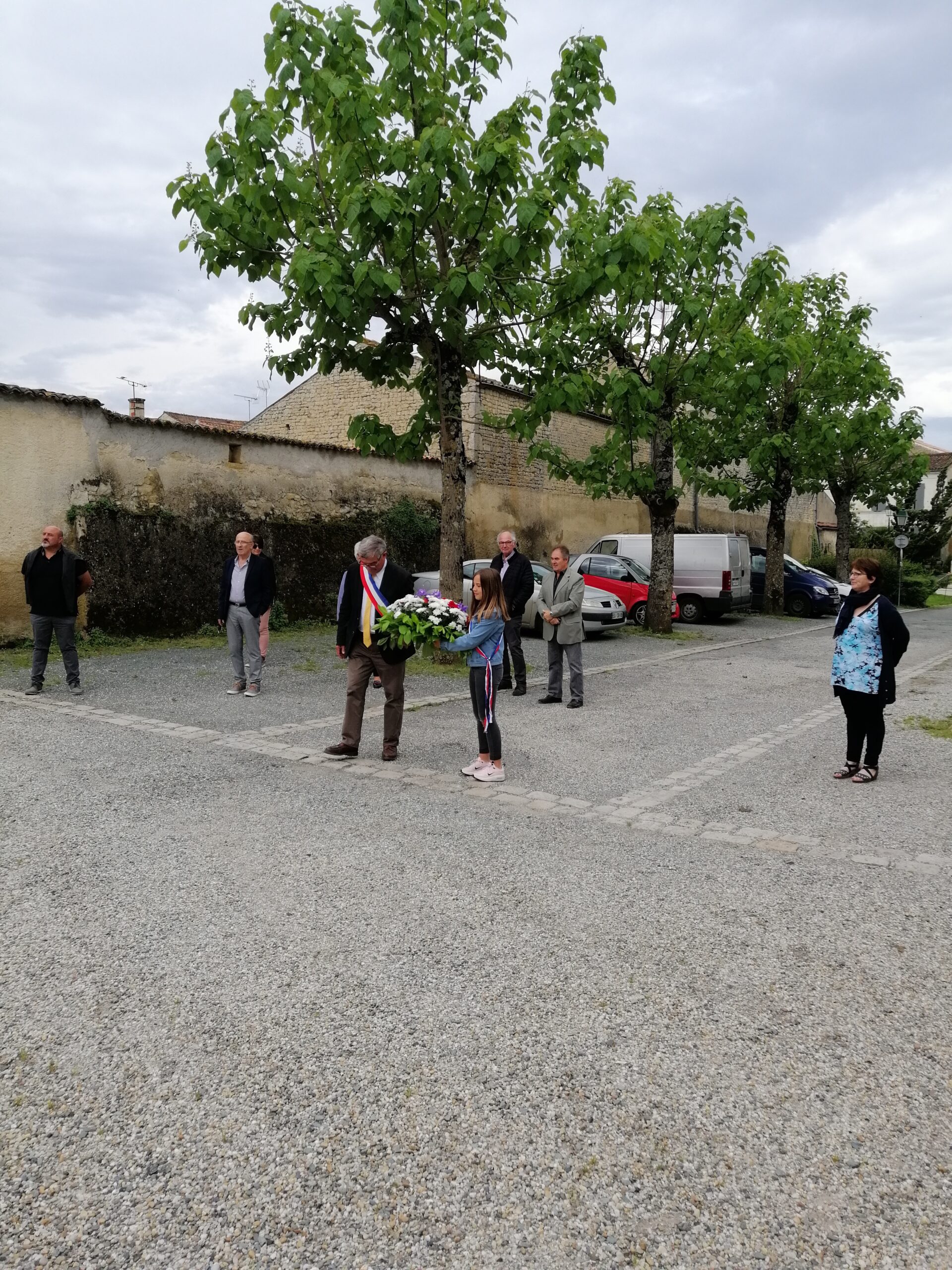 Cérémonie armistice 8 mai 2021 mairie avec fleurs