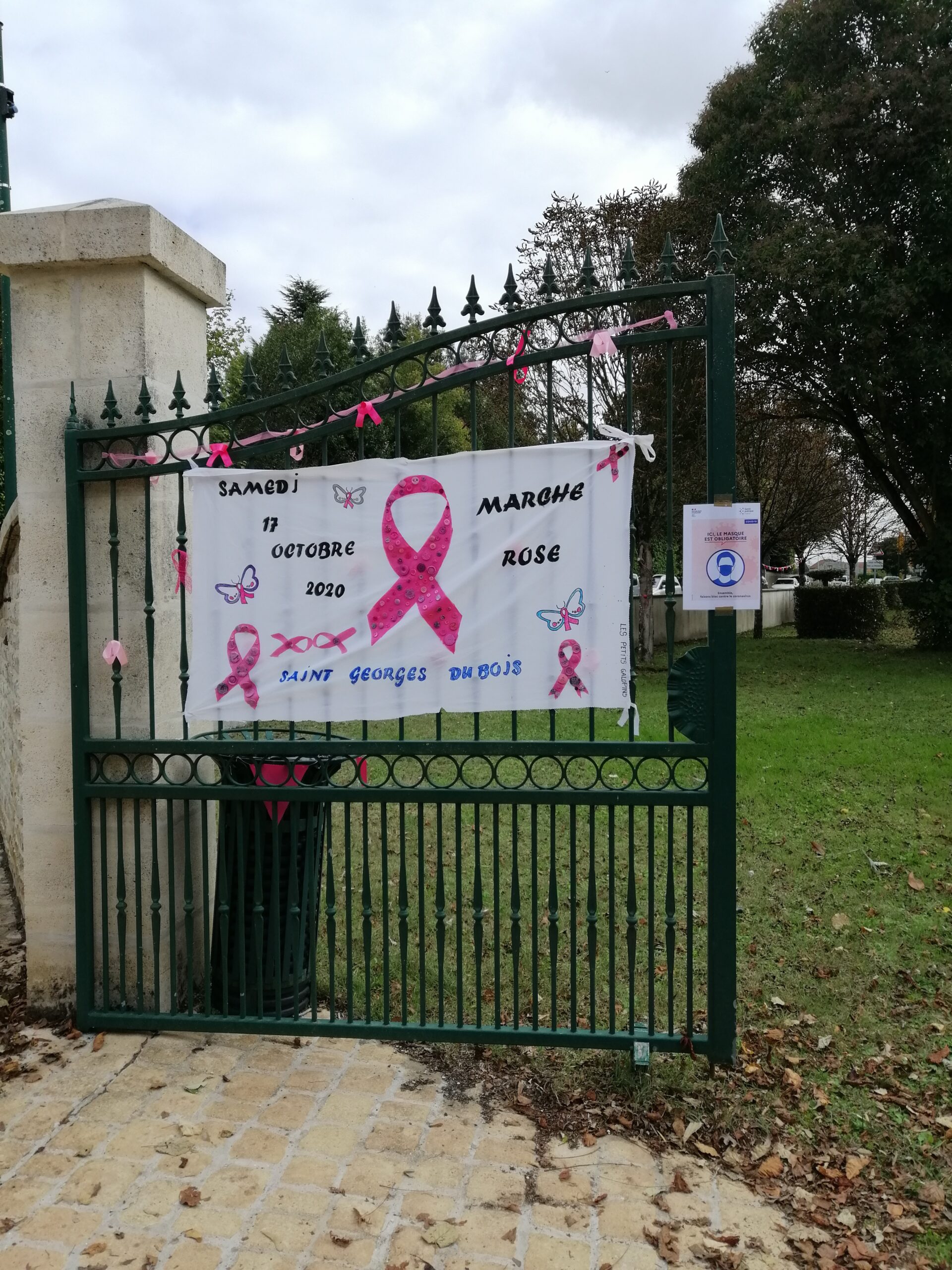 Banderoles pour la marche d'octobre rose