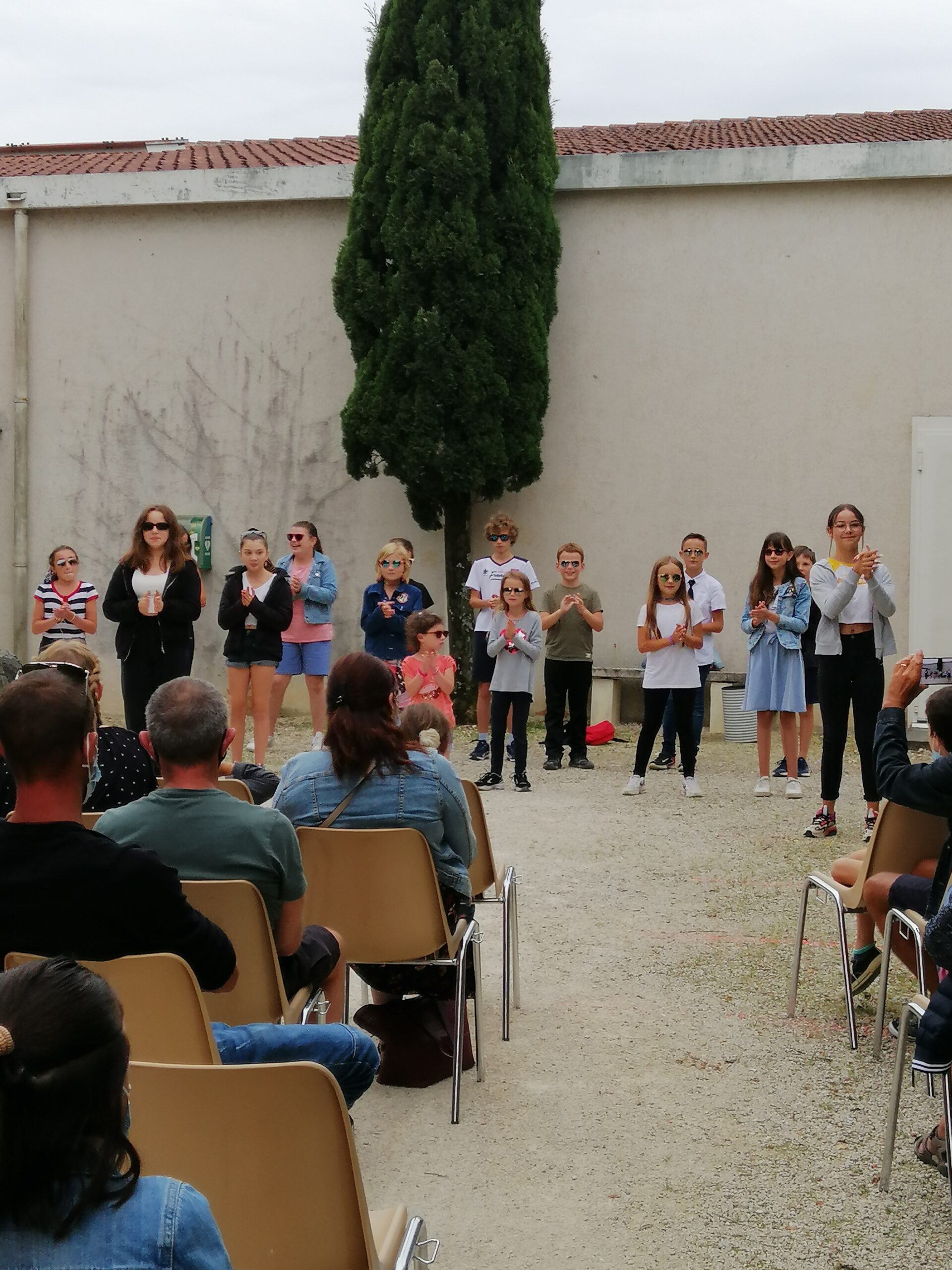 Spectacle CMJ enfants qui dansent